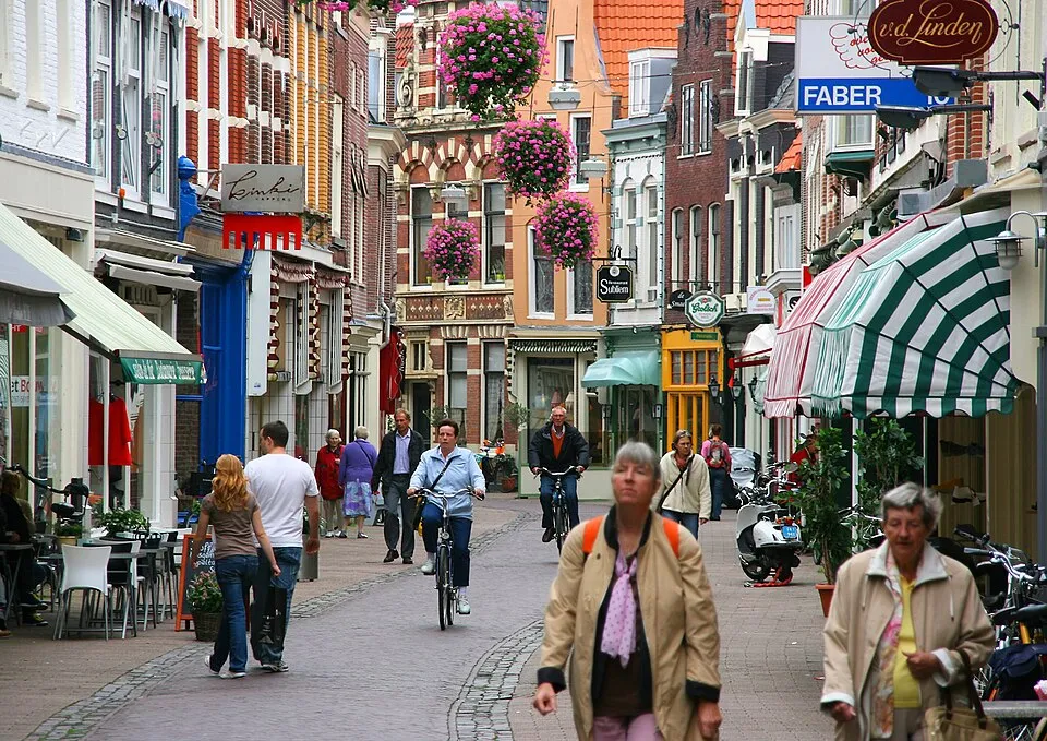 Amsterdam Cannabis Day-Trips Guide: Haarlem, Utrecht & Rotterdam Coffeeshops